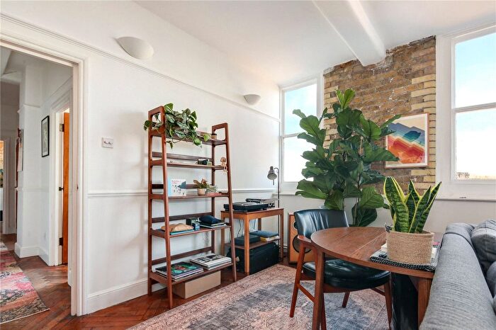 1 Bedroom Flat For Sale In Colonnades Apartments, Sylvester Road, London, E8