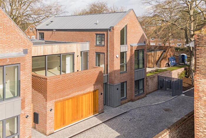 4 Bedroom Detached House For Sale In Fulford Road, York, YO10