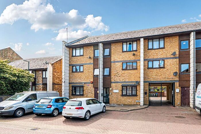 1 Bedroom Flat For Sale In Manor Close, London, SE28