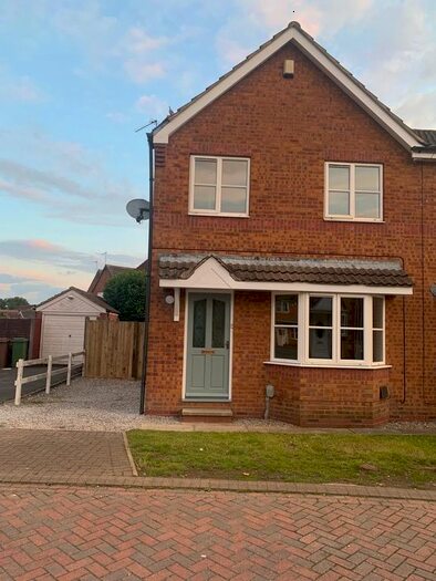3 Bedroom Semi-Detached House To Rent In Waterland Close, Hedon, HU12