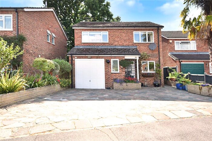 4 Bedroom Detached House For Sale In Wellington Way, Horley, Surrey, RH6
