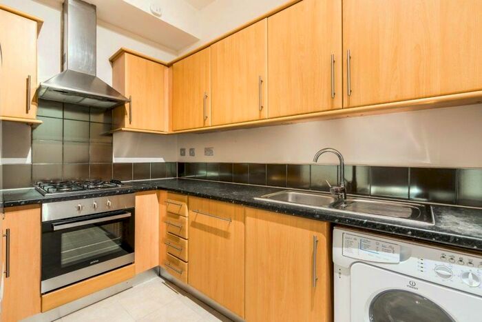 2 Bedroom Flat To Rent In Tudor Road, London, E9
