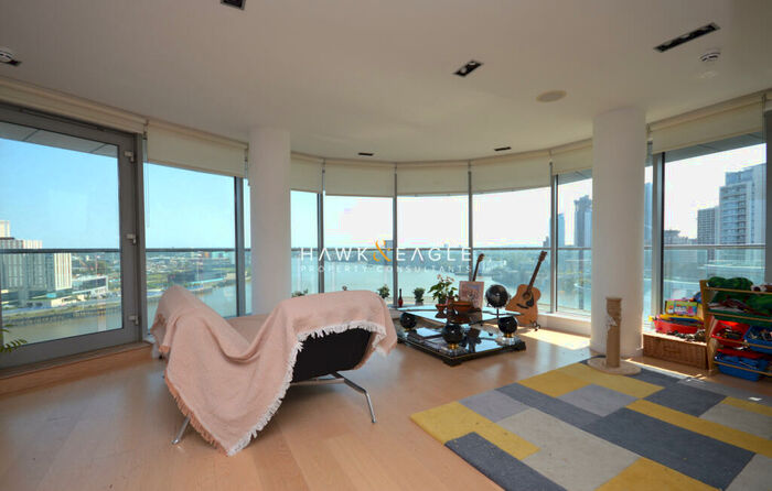 3 Bedroom Apartment To Rent In New Providence Wharf, Fairmont Avenue, London, E14
