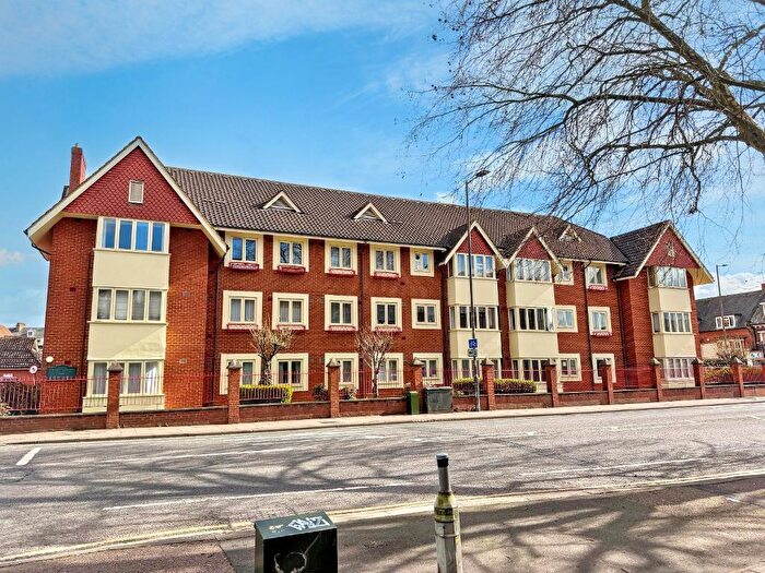2 Bedroom Flat For Sale In Union Street, Bedford, MK40