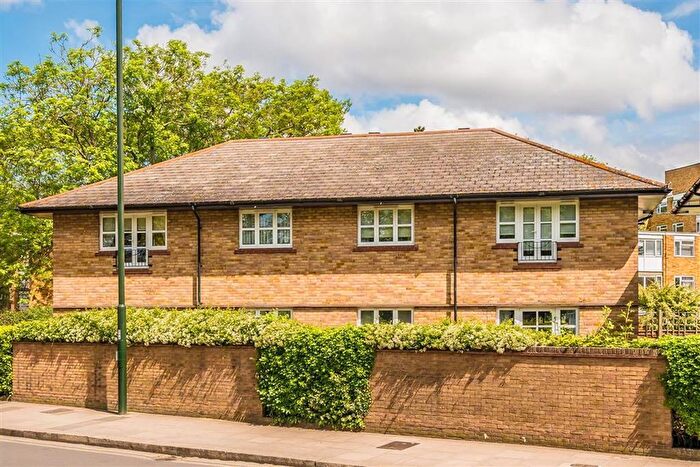 2 Bedroom Flat For Sale In Walpole Road, Teddington, TW11