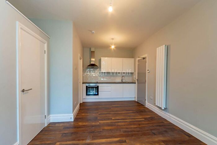 Studio To Rent In Mansfield Road, Nottingham, NG5