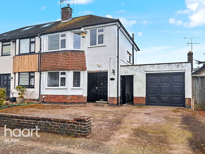 3 Bedroom Semi-Detached House For Sale In The Bridle, Leicester, LE2