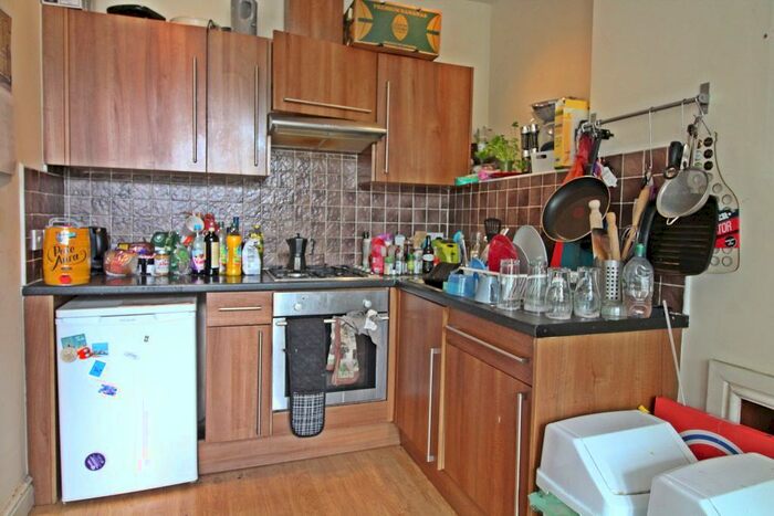 2 Bedroom Flat To Rent In Richmond Rd, Cathays, Cardiff, CF24