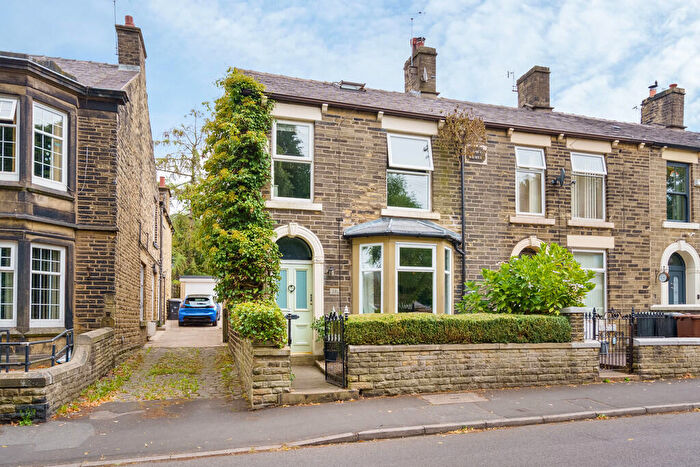 3 Bedroom End Of Terrace House To Rent In Hollincross Lane, Glossop, SK13
