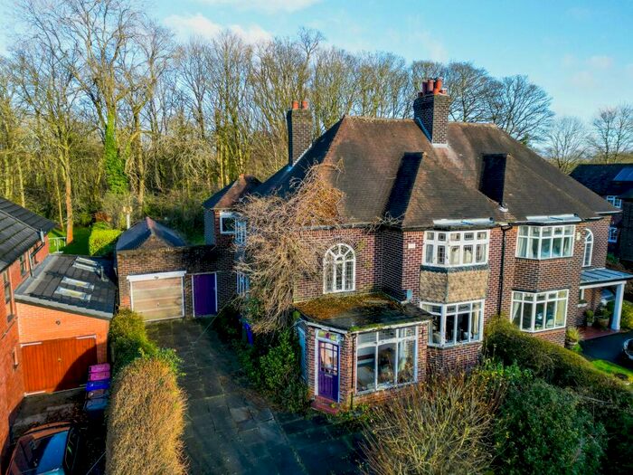 3 Bedroom Semi-Detached House For Sale In Leigh Road, Worsley, M28