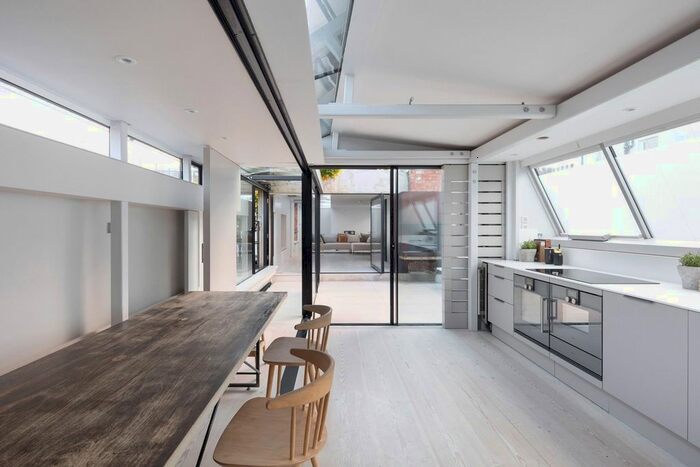 5 Bedroom Detached House To Rent In Vernon Yard, Notting Hill, W11