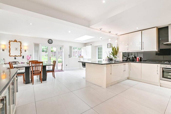 5 Bedroom Detached House To Rent In Old Church Lane, Kingsbury, London, NW9