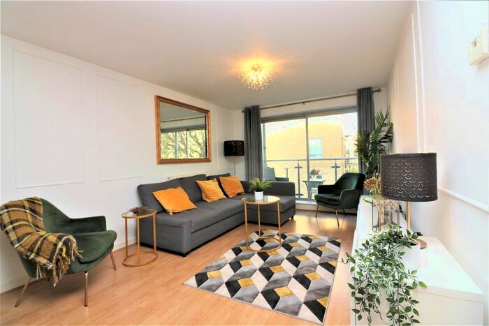 2 Bedroom Flat To Rent In Ascot House, Chrisp Street, E14