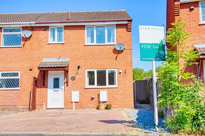 3 Bedroom End Of Terrace House For Sale In Broadoaks Close, Chesterfield, S41
