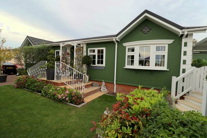 2 Bedroom Park Home For Sale In Hawk Hill, Battlesbridge, Wickford, SS11