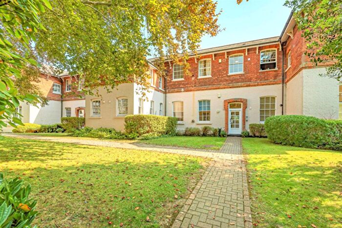 1 Bedroom Flat For Sale In Bloomsbury Court, St. Lukes Square, Guildford, GU1