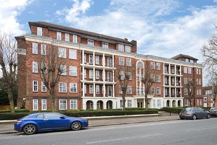 3 Bedroom Apartment To Rent In West Heath Court, North End Road, Golders Green, NW11