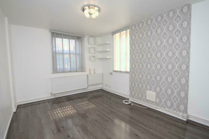 1 Bedroom Detached House To Rent In Brecknock Road, London, N19