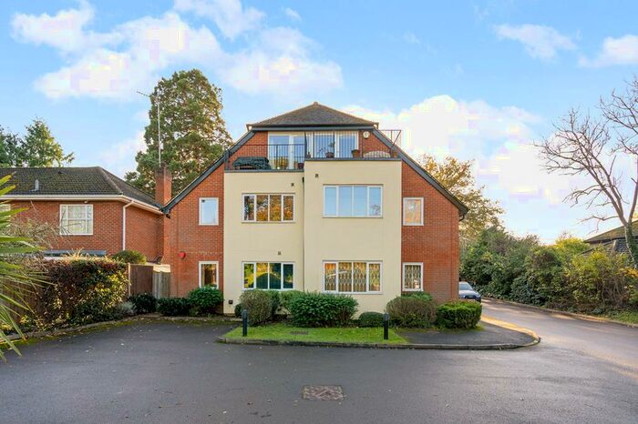 2 Bedroom Flat To Rent In Stoke Road, Cobham, KT11