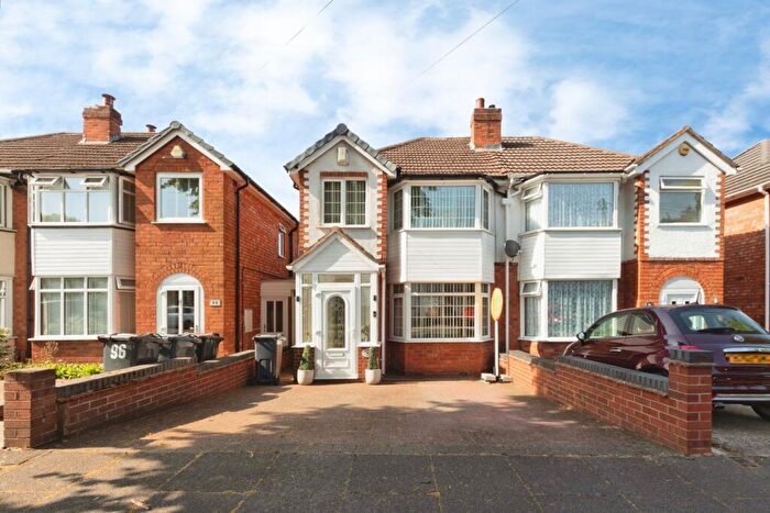3 Bedroom Semi Detached House For Sale In Whitecroft Road, Birmingham, B26