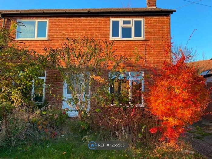 3 Bedroom Semi-Detached House To Rent In Hundred Acres Lane, Amersham HP7