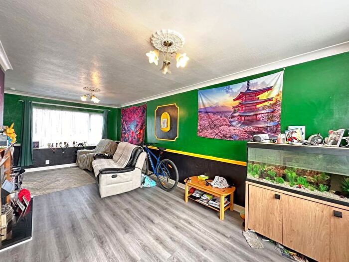 3 Bedroom Terraced House For Sale In Byron Close, Knottingley, WF11