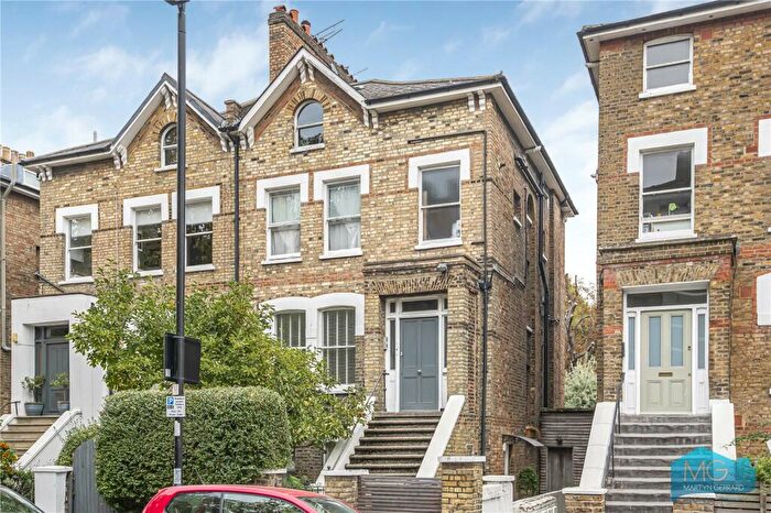 3 Bedroom Apartment For Sale In Hazellville Road, Whitehall Park, London, N19