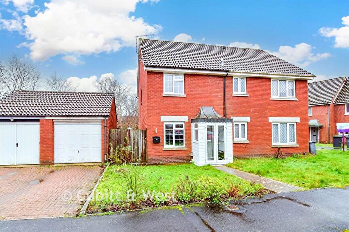 3 Bedroom Semi Detached House For Sale In Florentine Way, Waterlooville, Hampshire, PO7