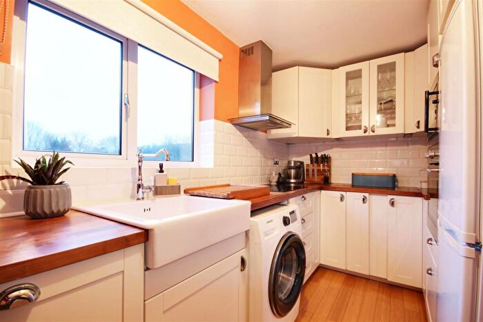 2 Bedroom Flat For Sale In Vicarage Lane, Waterford, SG14