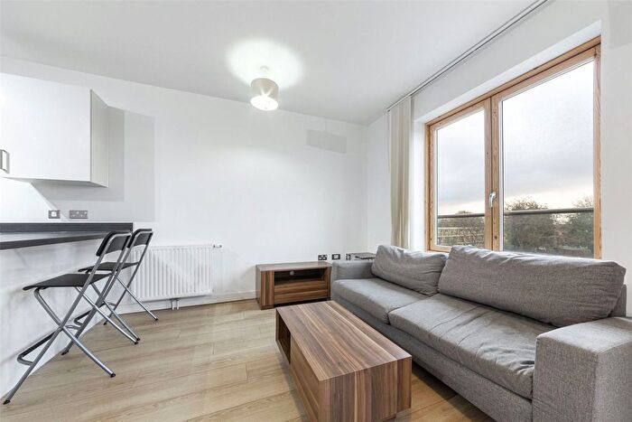 1 Bedroom Flat For Sale In Rathbone Street, Canning Town, E16