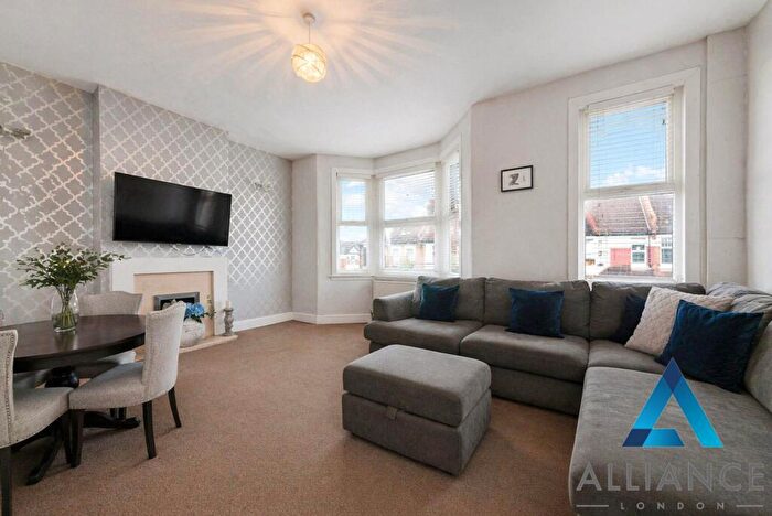 3 Bedroom Apartment For Sale In Pulteney Road, London, E18