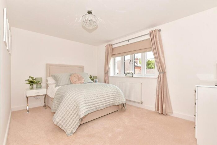 3 Bedroom Semi-Detached House For Sale In Downs View Way, Chartham, Canterbury, Kent, CT4