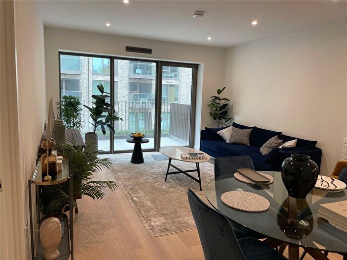 2 Bedroom Flat For Sale In Royal Crest Avenue, London, E16