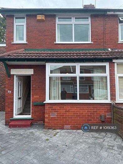 3 Bedroom End Of Terrace House To Rent In Grendale Avenue, Stockport, SK1