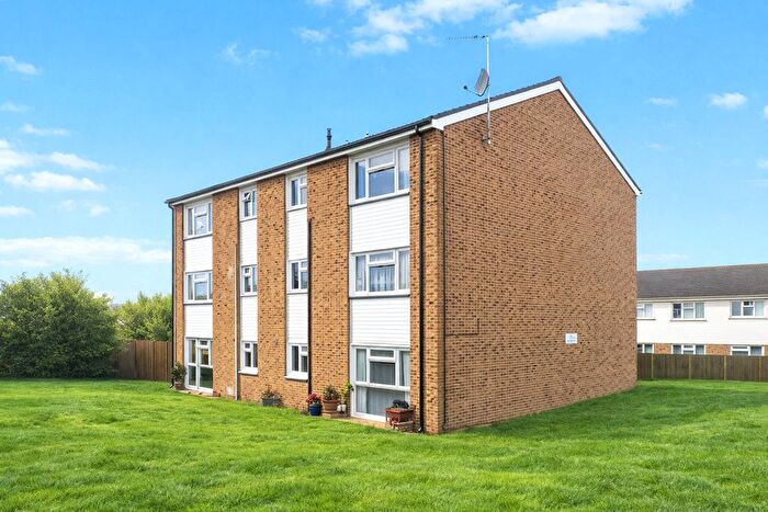 2 Bedroom Flat To Rent In Clover Road, Guildford, Surrey, GU2