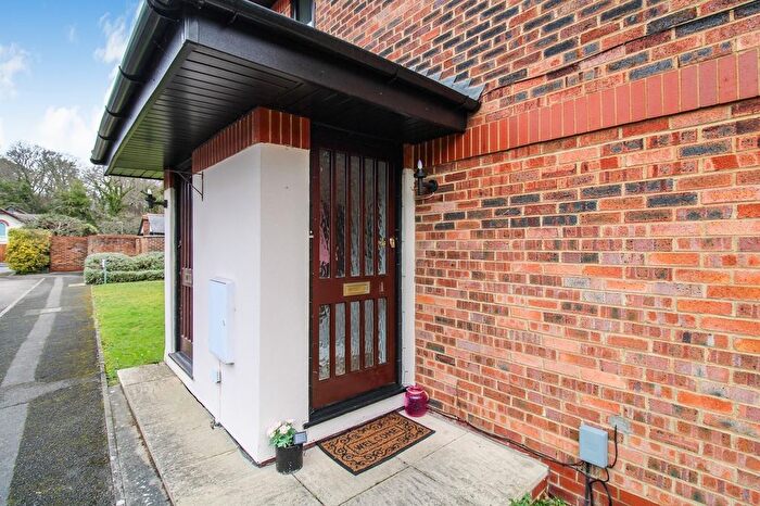 2 Bedroom Maisonette For Sale In Waterside Court, Fleet, GU51