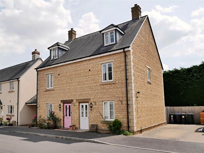 3 Bedroom Semi-Detached House For Sale In Station Road, Calne, SN11