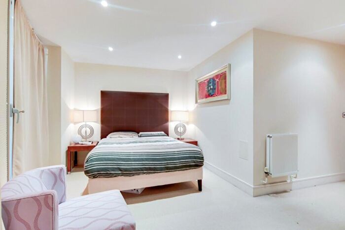 1 Bedroom Apartment To Rent In Trinity Tower, Quadrant Walk, E14