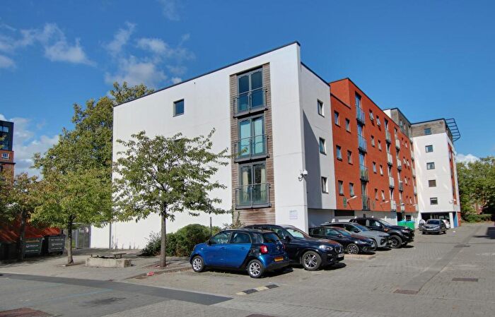 1 Bedroom Flat For Sale In Ocean Village, Southampton, SO14