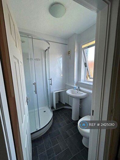 3 Bedroom Flat To Rent In Craigievar Crescent, Aberdeen, AB10