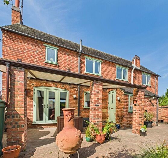 3 Bedroom Detached House For Sale In Main Street, Milton, DE65