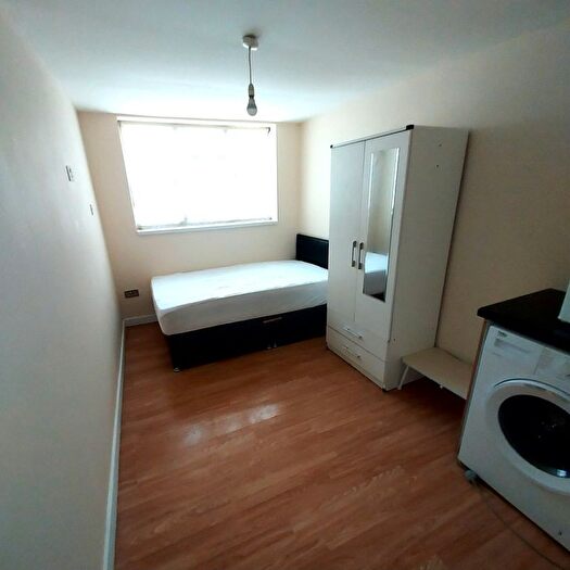 Studio To Rent In Brecon Close, Mitcham, CR4