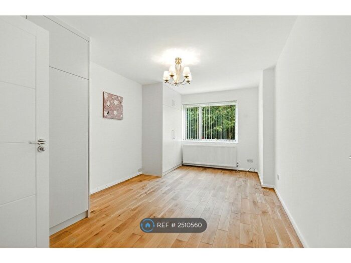 3 Bedroom Flat To Rent In Laburnum Lodge, London, N3