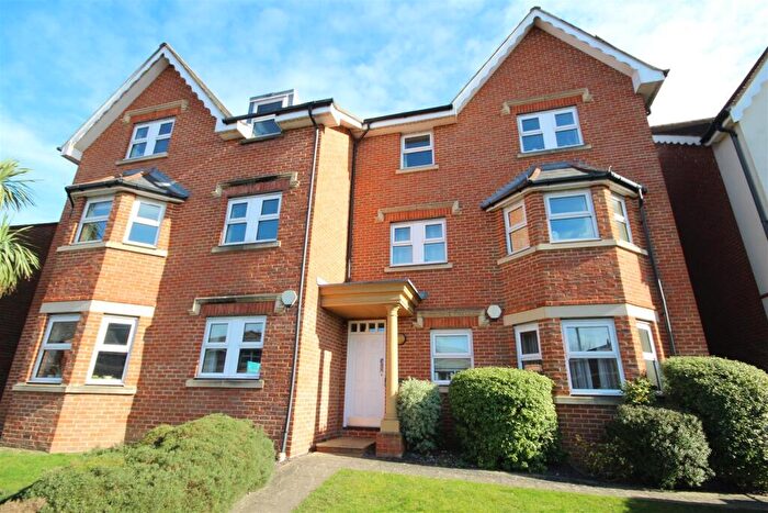 2 Bedroom Flat To Rent In Stoke Road, Guildford, GU1