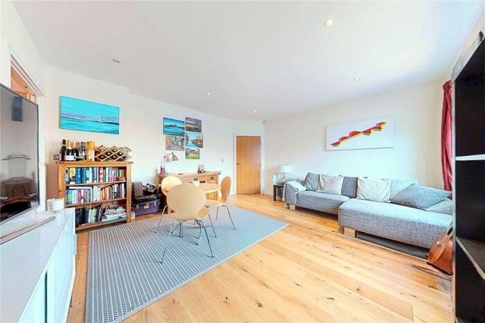 2 Bedroom Flat To Rent In City Walk, London, SE1