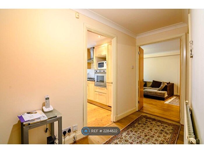 1 Bedroom Flat To Rent In Carraway Heights, London, E14