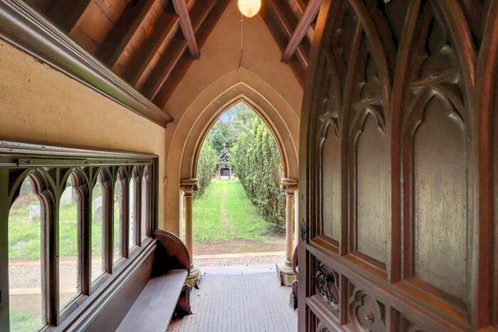 1 Bedroom Flat For Sale In Longcross Road, Chertsey, KT16