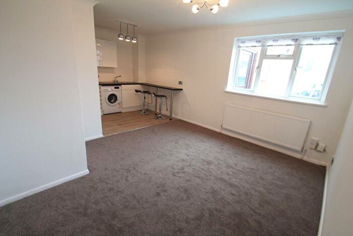 1 Bedroom Flat To Rent In Tudor Road, Luton, LU3