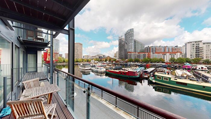 2 Bedroom Flat To Rent In Boardwalk Place, South Quay, E14