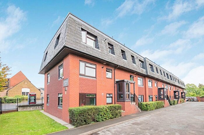 2 Bedroom Flat To Rent In Cromwell Road, Wimbledon, SW19